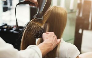 روش صحیح سشوار کشیدن مو چیست؟